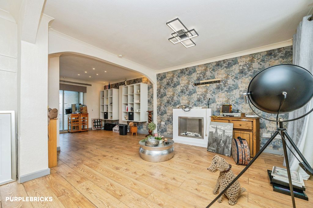 Property photo 3 of 25