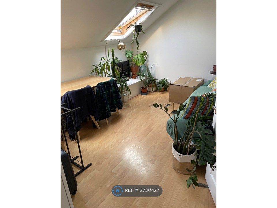 Property photo 3 of 7 Lounge