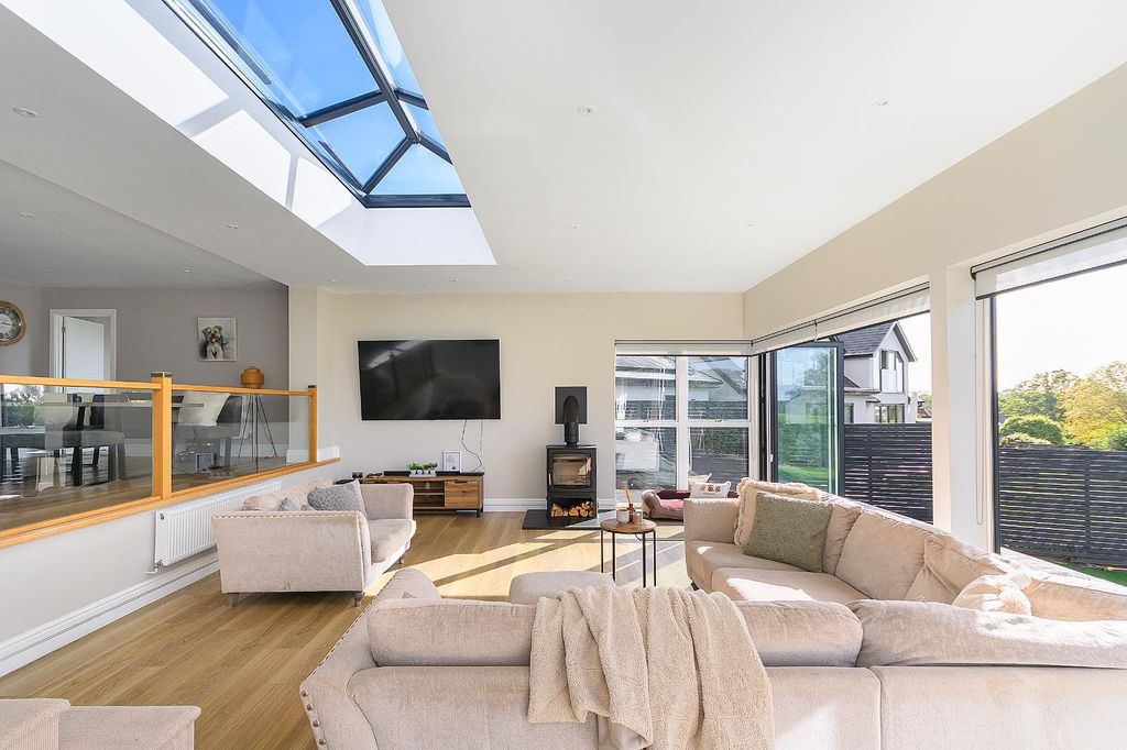 Property photo 1 of 51 Tdclhk - Family Room E.Jpg