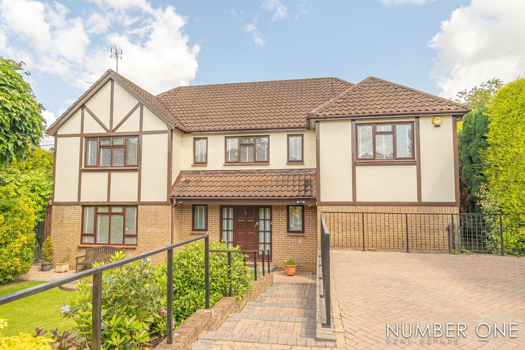 Property photo 1 of 52