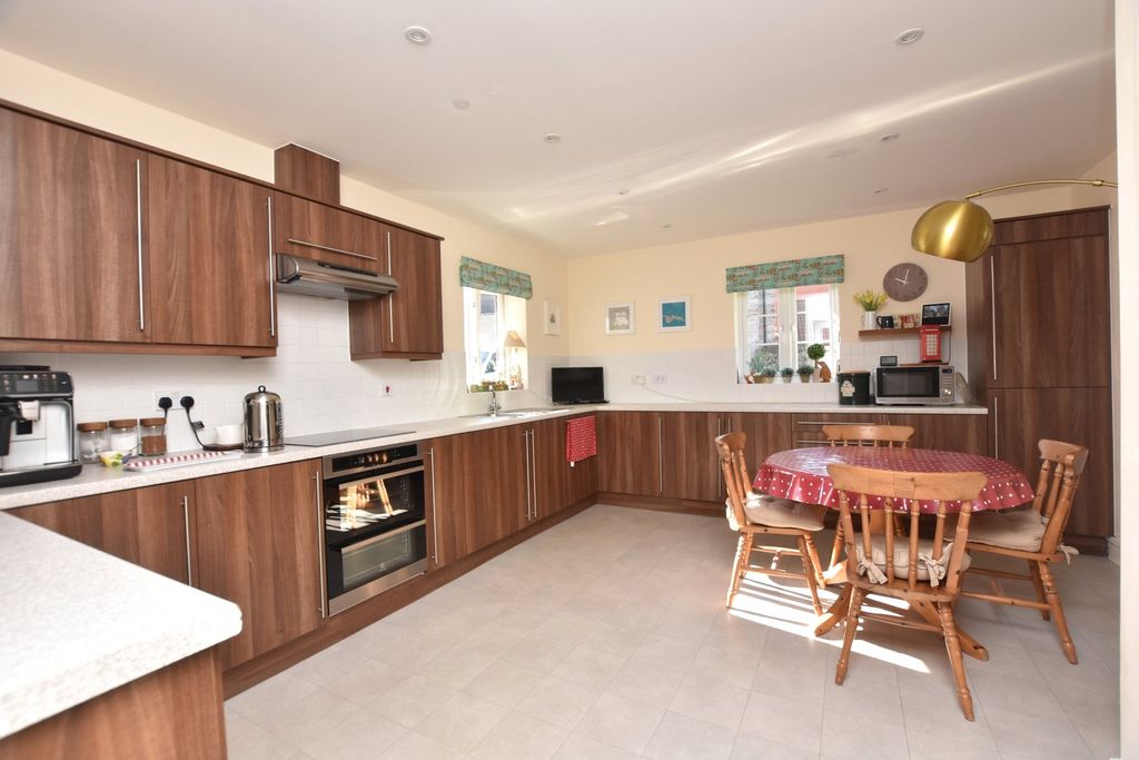 Property photo 2 of 18 Kitchen/Dining Room