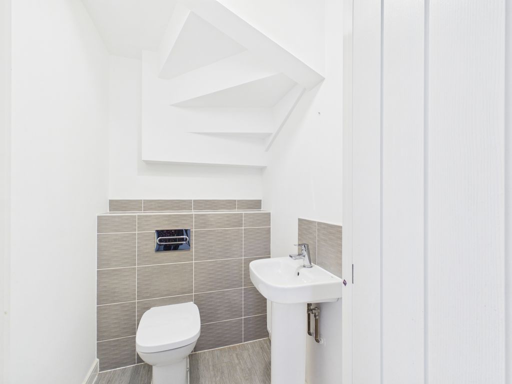 Property photo 3 of 24 Cam01832G0-Pr0339-Still032