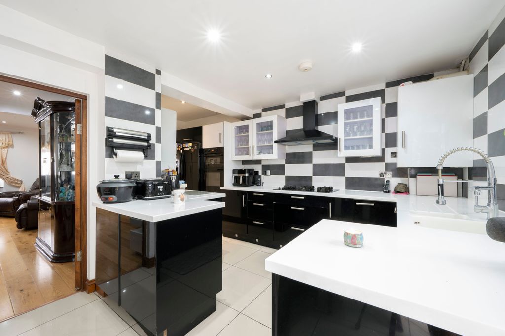 Property photo 2 of 14 Picture No. 04