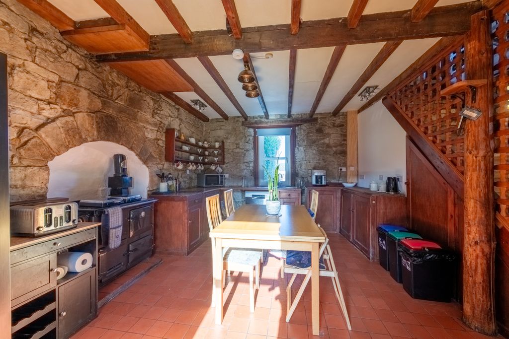 Property photo 3 of 49