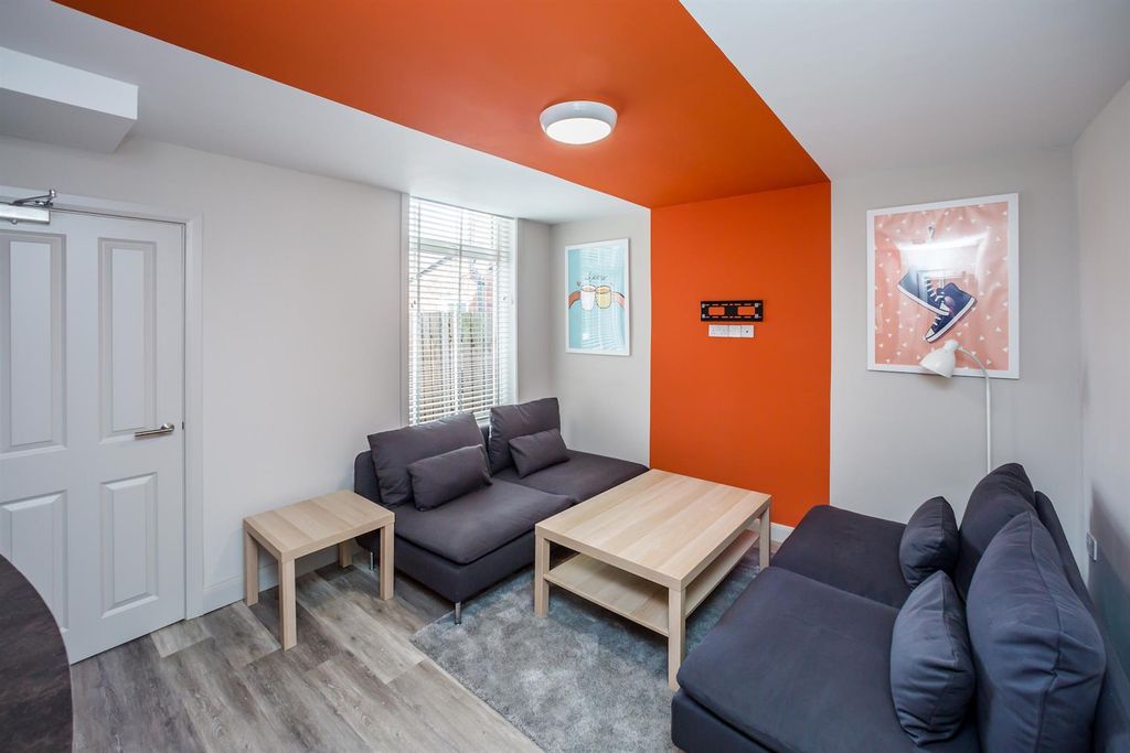 Property photo 1 of 14 Newlandave221-Lounge2-1800.Jpg