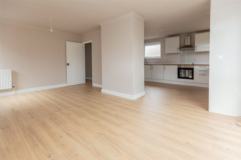 Property photo 2 of 16 Picture No. 12