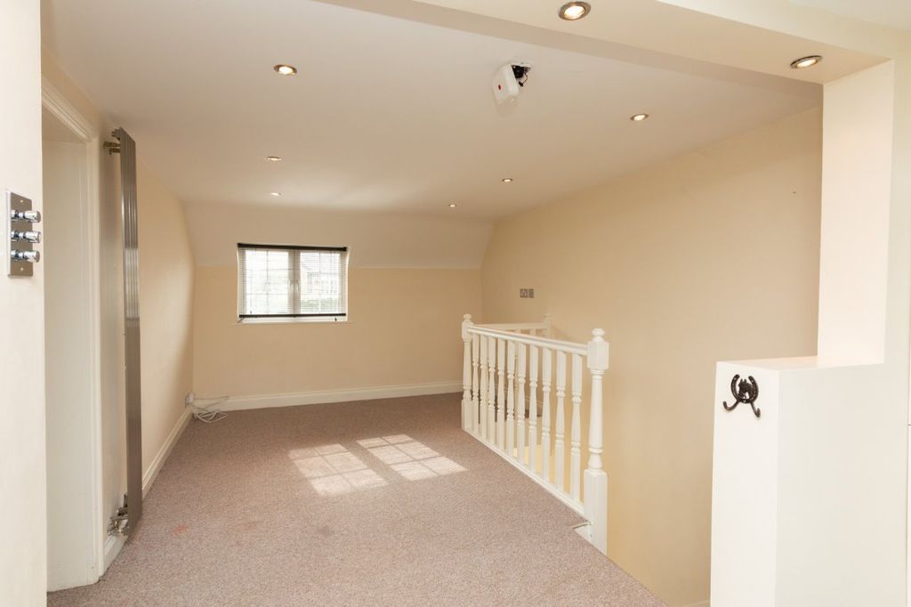 Property photo 2 of 20 Gallery