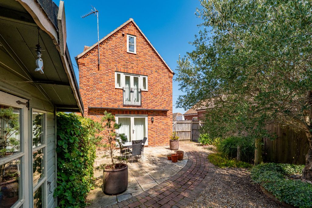 Property photo 3 of 32 4402666