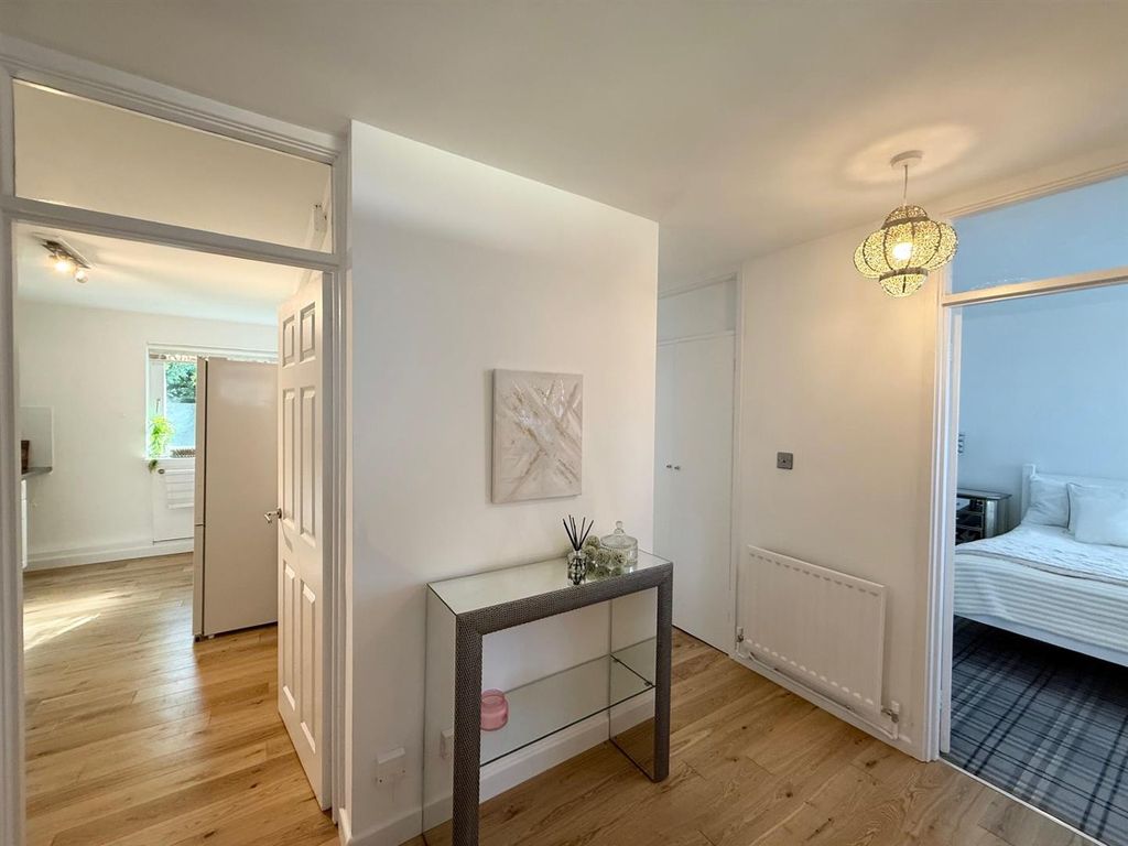 Property photo 2 of 6 Hall.Jpg