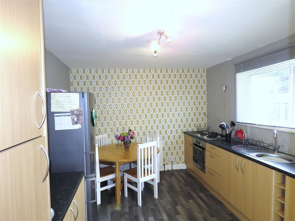 Property photo 2 of 13 Stradbroke Drive 136