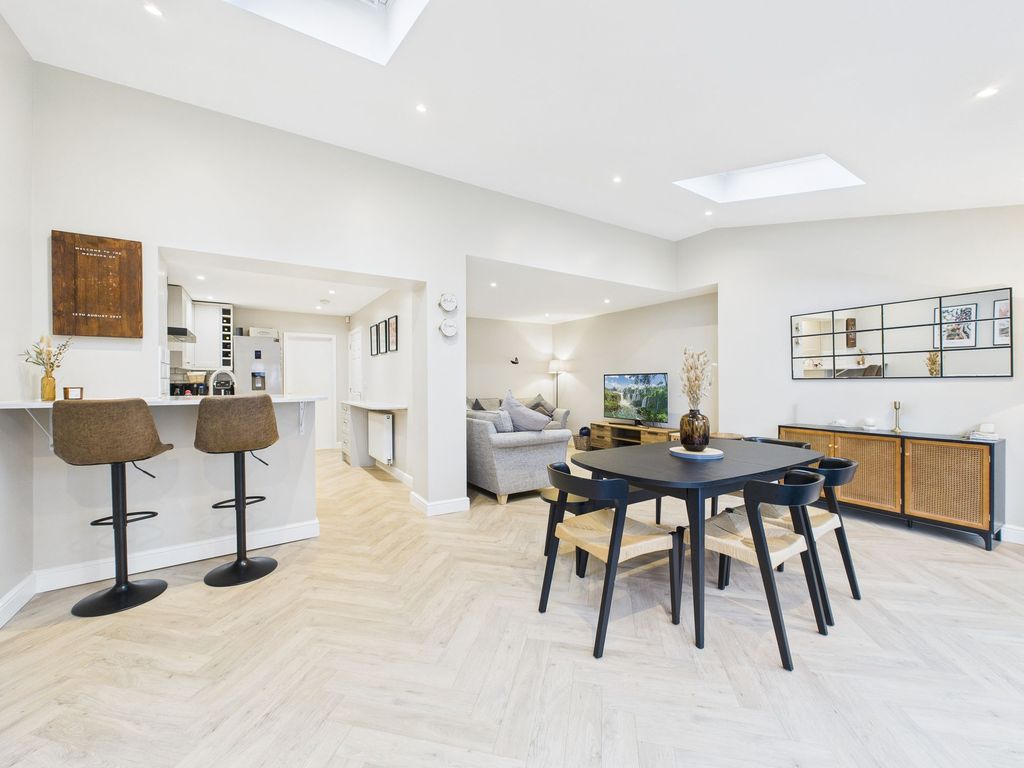 Property photo 2 of 24 Open-Plan Living/Dining