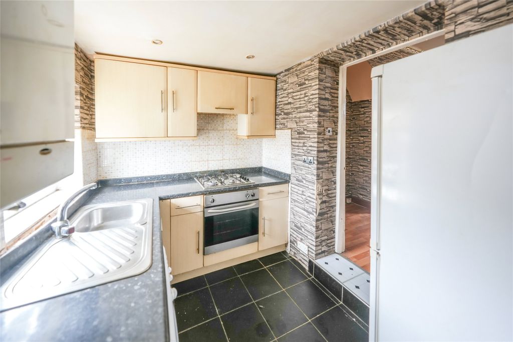 Property photo 3 of 10 Kitchen
