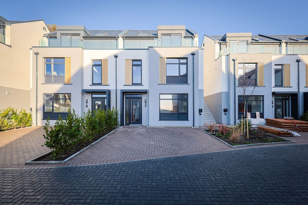 Property photo 1 of 19 Photo 0