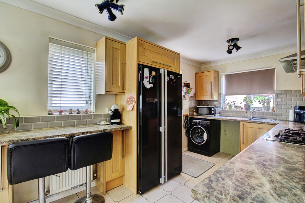 Property photo 2 of 17 Kitchen