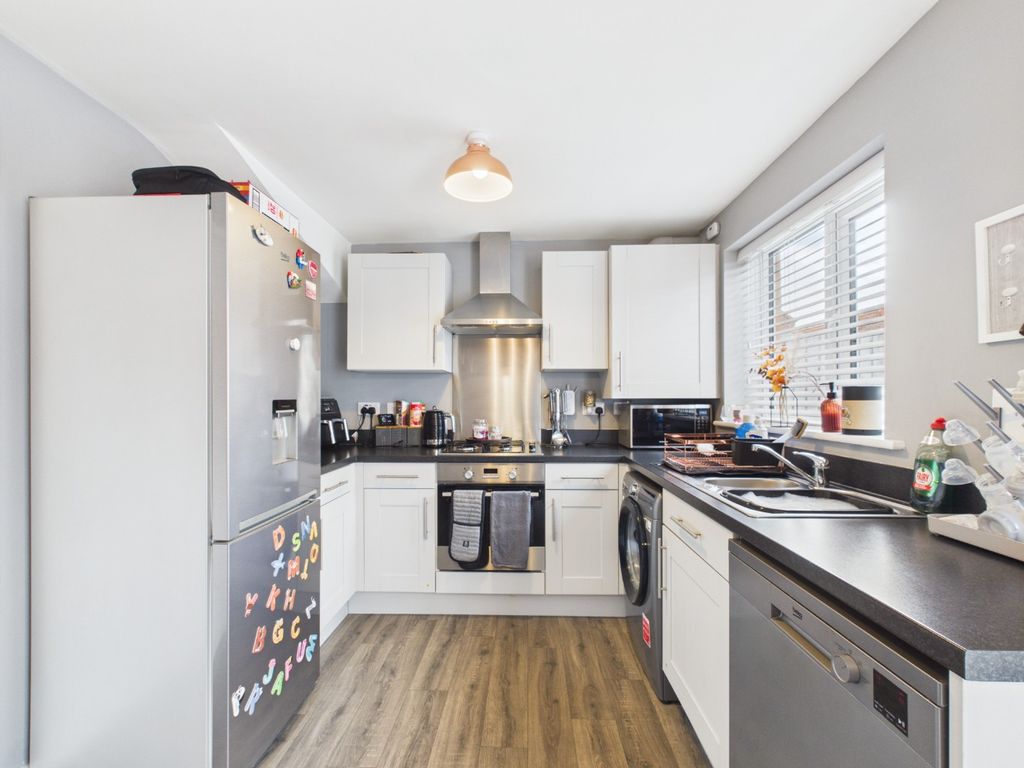 Property photo 3 of 12 4939447