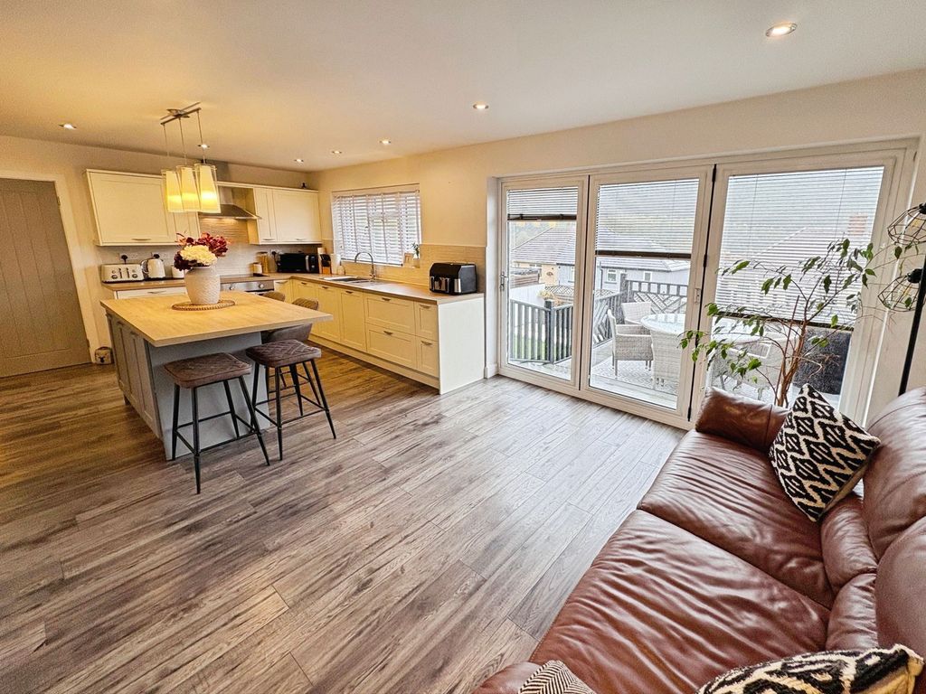 Property photo 2 of 25