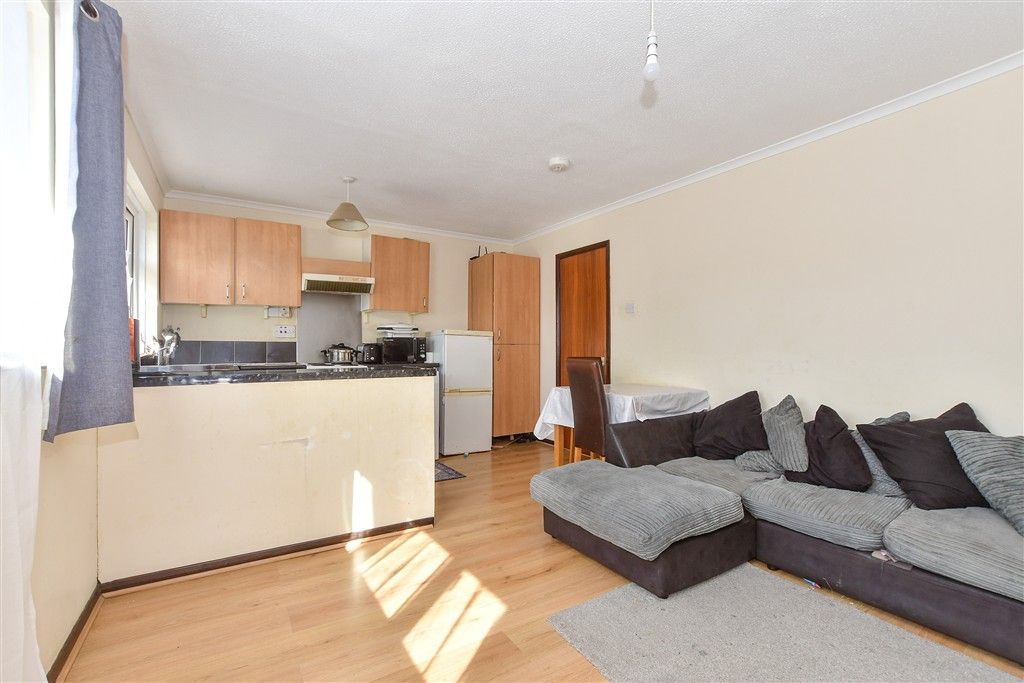 Property photo 2 of 6 Kitchen/Lounge