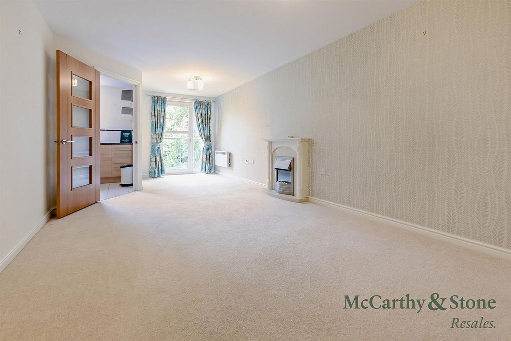 Property photo 2 of 17 Living Room: