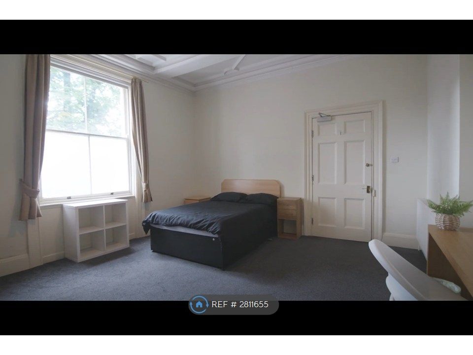 Property photo 3 of 28 Bed 1