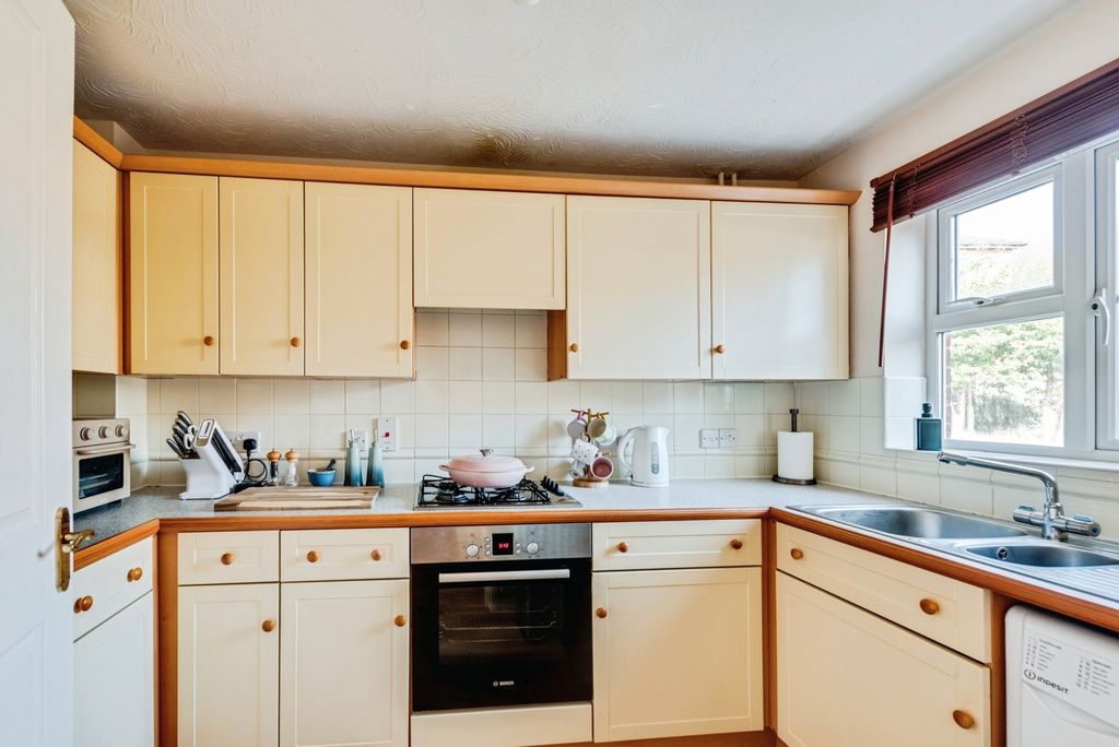 Property photo 3 of 20 Kitchen