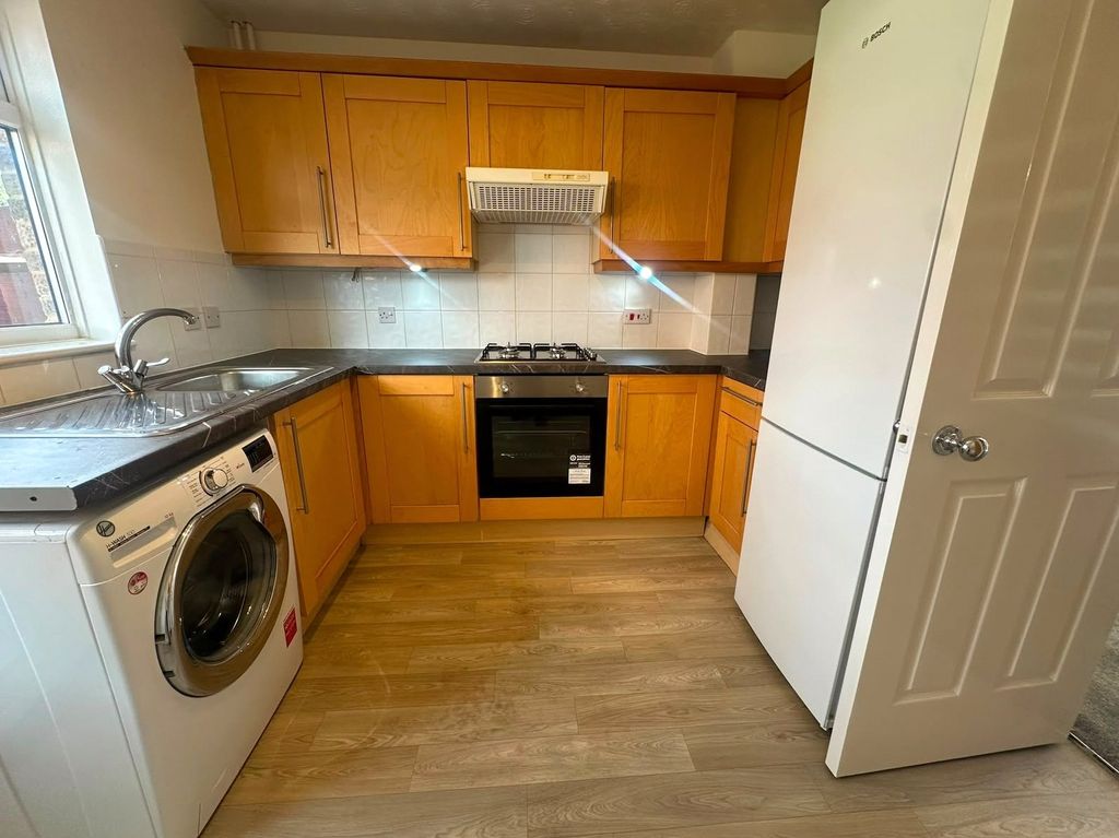 Property photo 2 of 7 Kitchen