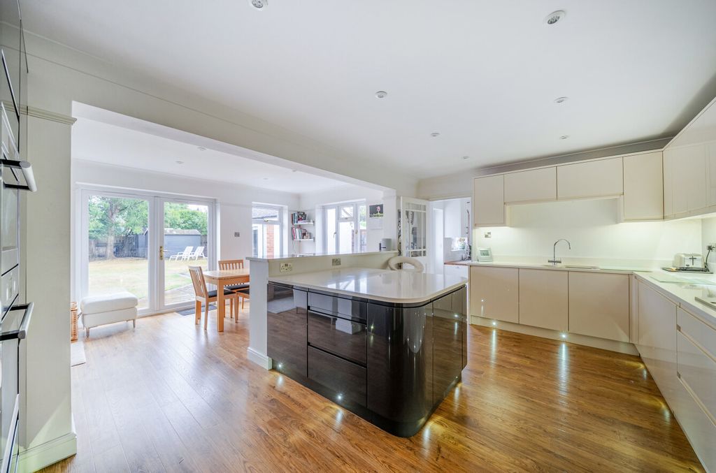 Property photo 3 of 29 1516006-27-1A0803...