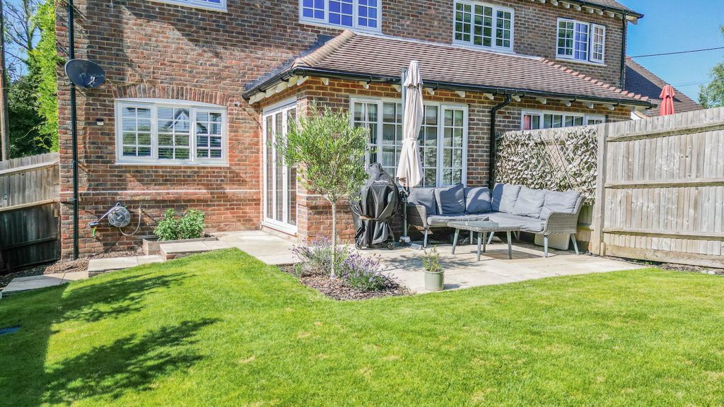 Property photo 2 of 11