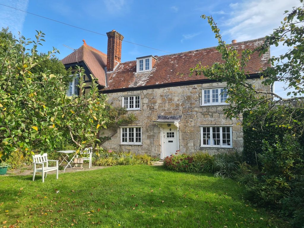Property photo 1 of 11