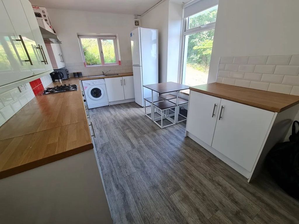 Property photo 1 of 7 14-Terrace Road Kitchen