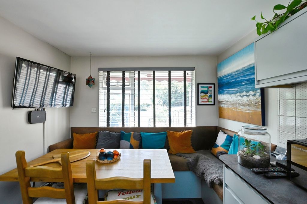 Property photo 3 of 16 Pbox-Img.Jpg