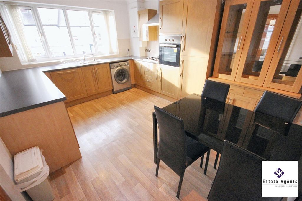 Property photo 2 of 17 Dining Kitchen