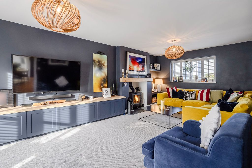 Property photo 3 of 37