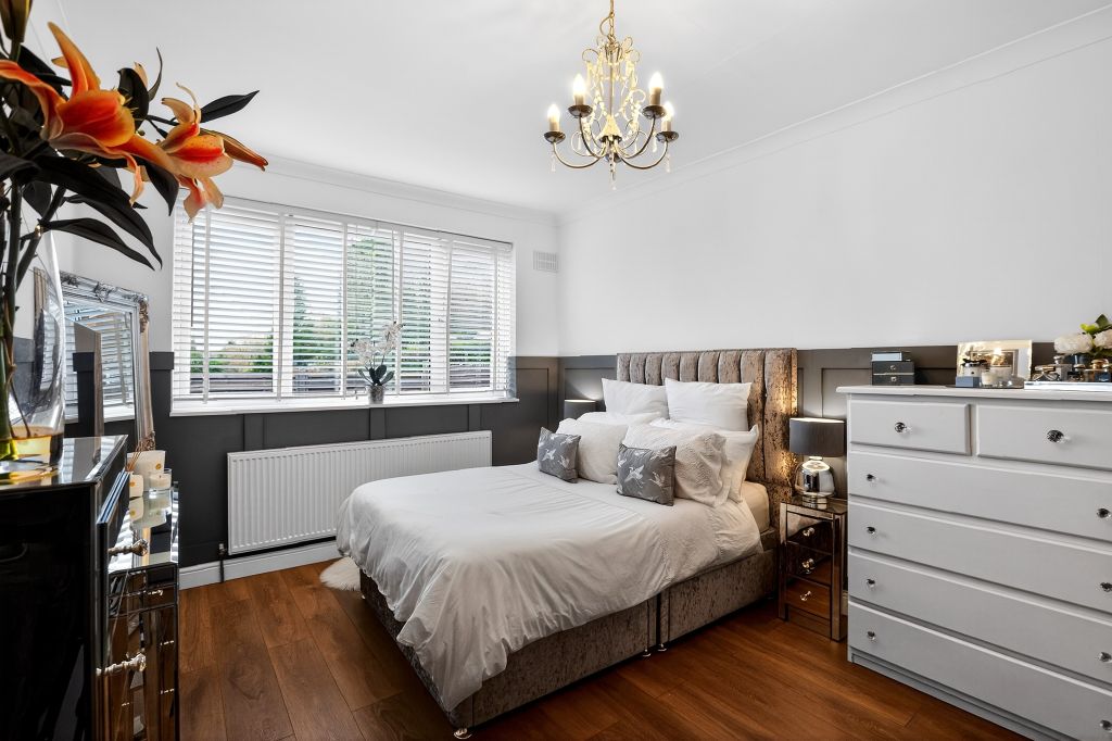 Property photo 2 of 20 Bedroom