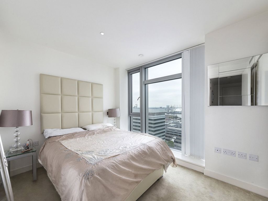 Property photo 3 of 7 Canary Wharf E14