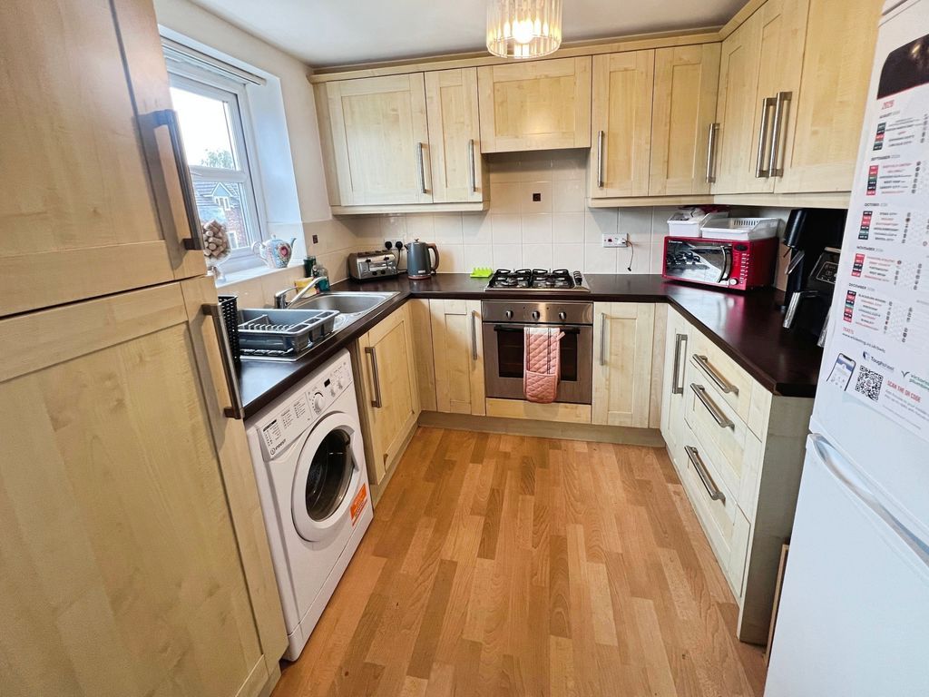 Property photo 3 of 12 Kitchen