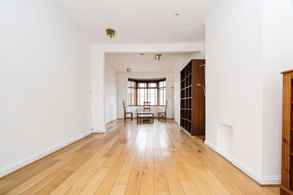 Property photo 2 of 19 Photo