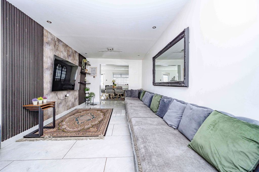 Property photo 2 of 16 Pbox-Img.Jpg