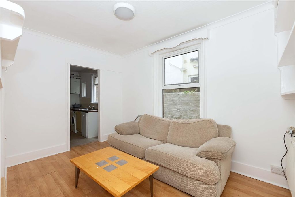 Property photo 3 of 15 Westcourt Rd_3.Jpg