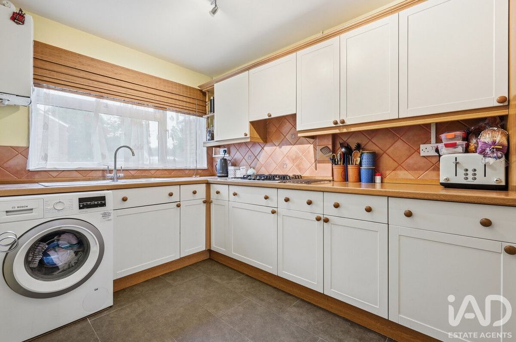 Property photo 2 of 19
