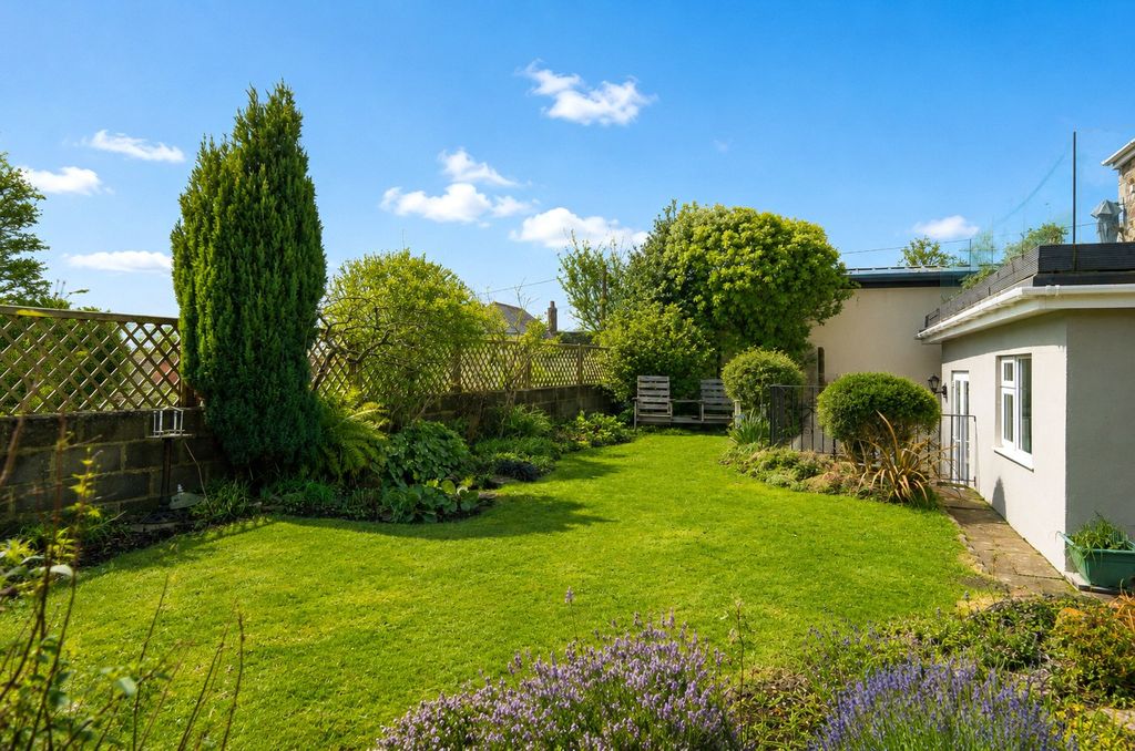 Property photo 2 of 23 Picture No. 32
