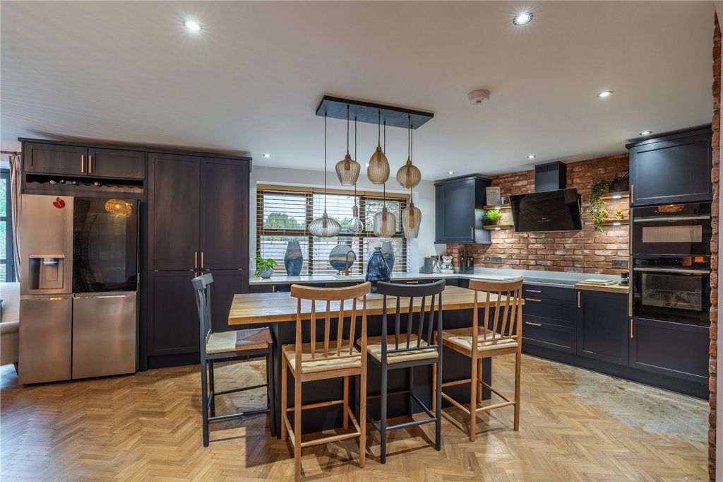 Property photo 2 of 37 Picture No. 35