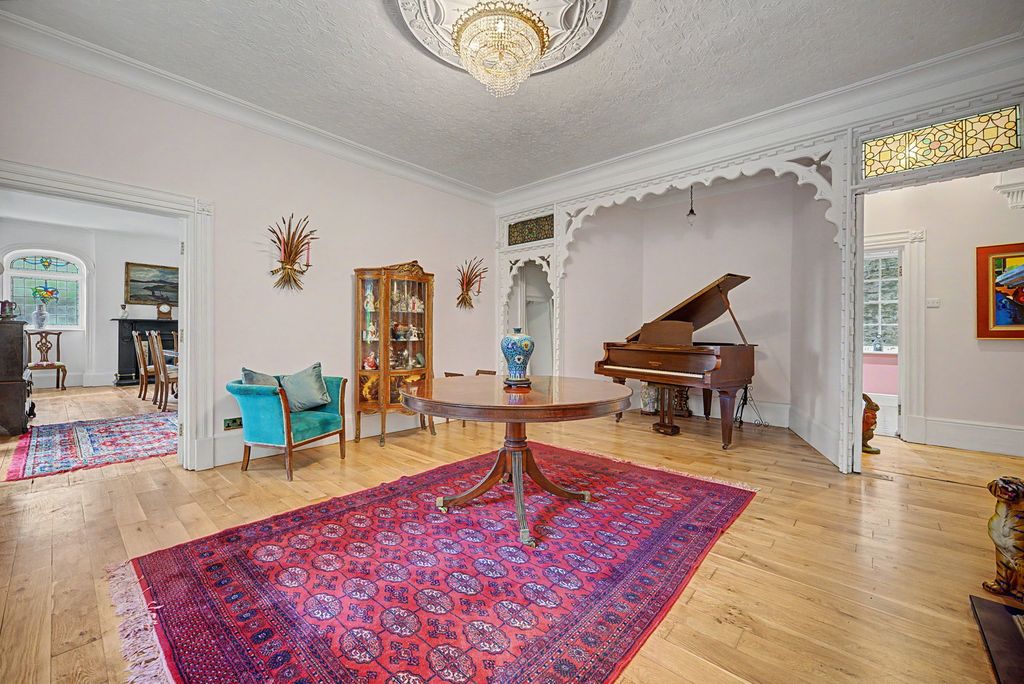 Property photo 2 of 27