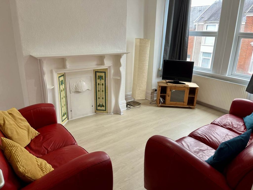 Property photo 1 of 13 Lounge 1