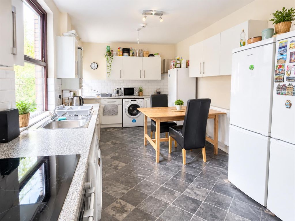 Property photo 3 of 6 Kitchen 2.Png
