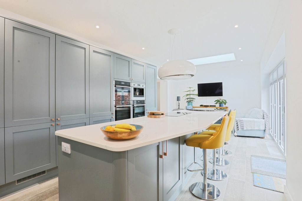 Property photo 2 of 17 Photo