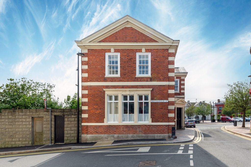 Property photo 2 of 55 003