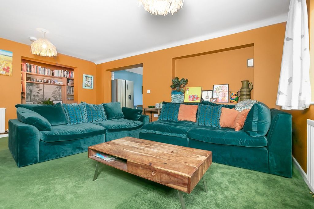 Property photo 3 of 18