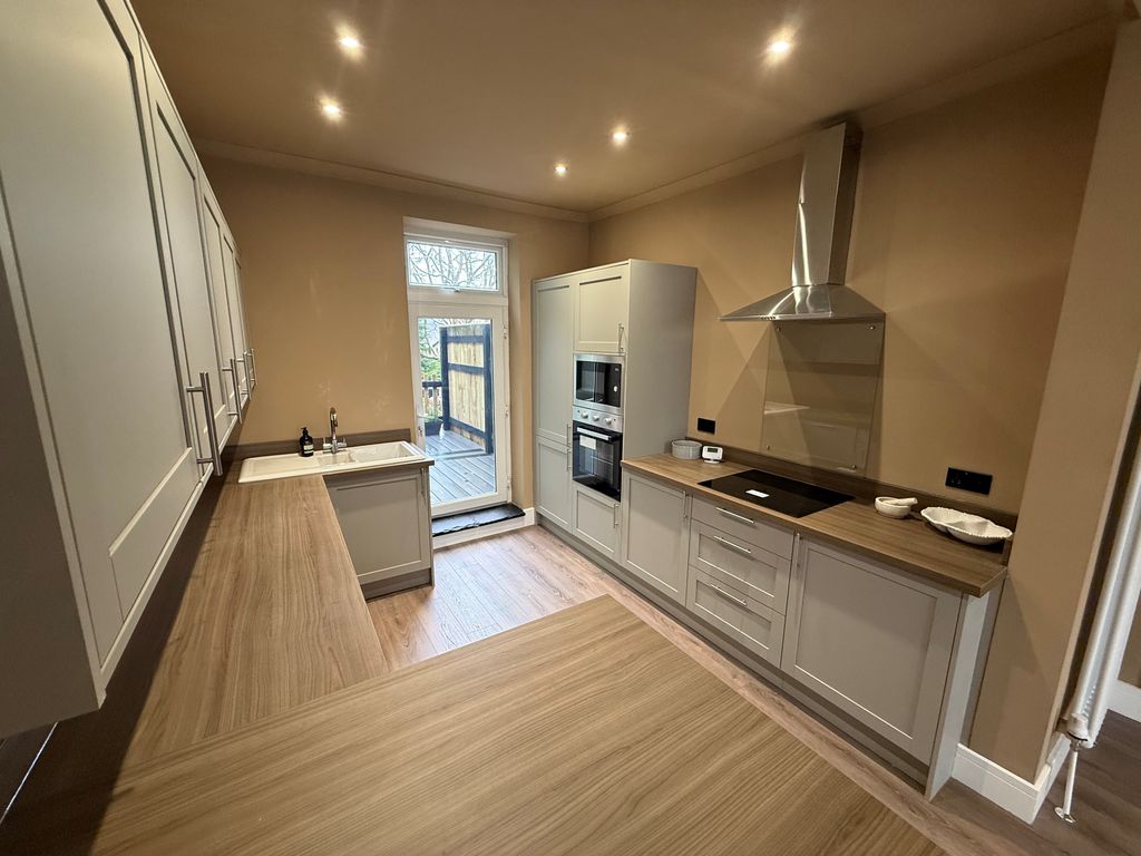 Property photo 2 of 16 Bedroom