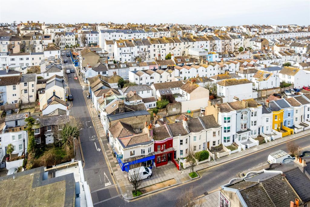 Property photo 2 of 19 76 Upper Gloucester Road-27.Jpg