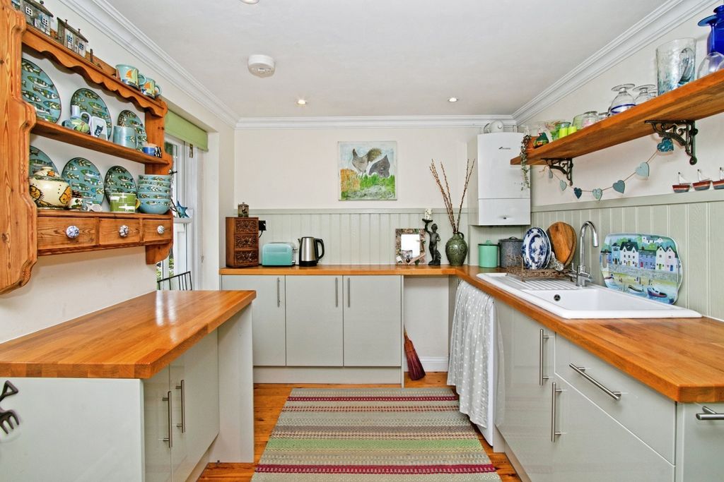 Property photo 3 of 16 Kitchen
